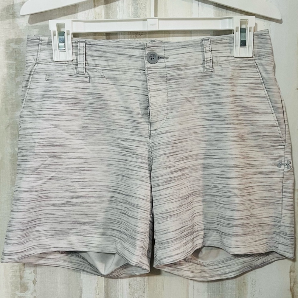 Under Armour - golf gray shorts